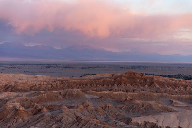 istock Valley of the Moon, Atacama Desert 1093904730