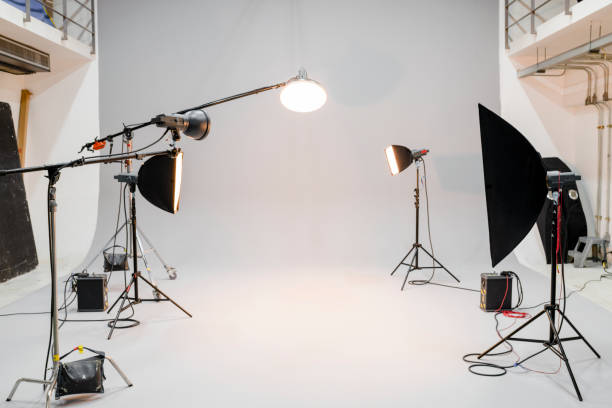 lege studio met fotografie verlichting - zonder mensen fotos stockfoto's en -beelden