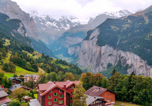 vila alpina - hill grindelwald village landscape - fotografias e filmes do acervo