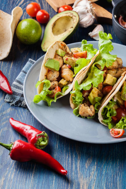 istock Authentic mexican tacos with chicken and salsa with avocado, tom 1093952810