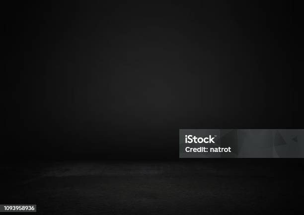 Stanza Studio Nera Vuota Utilizzata Come Sfondo Per La Visualizzazione Del Prodotto - Fotografie stock e altre immagini di Colore nero