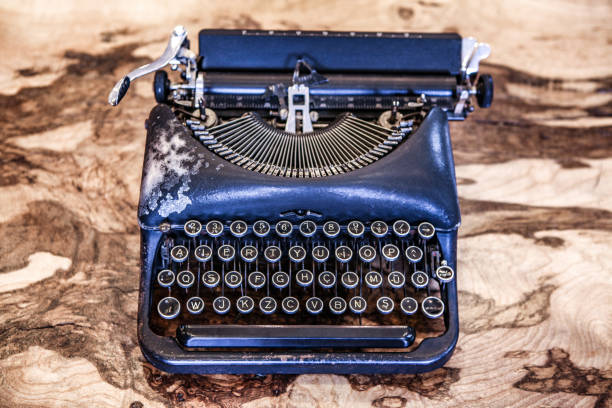 vintage typewriter - typewriter key typewriter keyboard blue typebar imagens e fotografias de stock