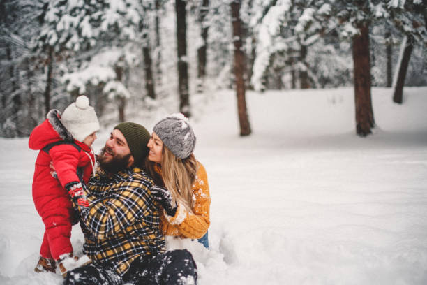 istock Winter family game 1093986126