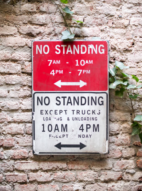 istock No Standing road sign on brick wall 1093987914