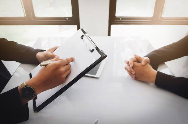 Experimental or interviewing hr are asking psychological questions with job seekers.