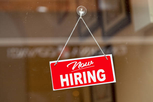 now hiring sign - help wanted sign imagens e fotografias de stock