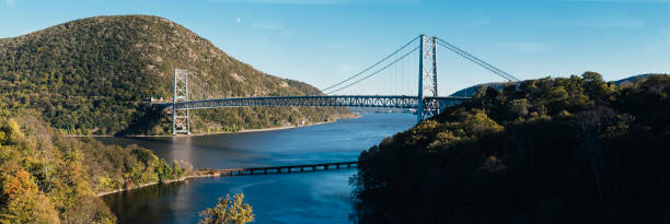 el puente de la montaña del oso - bear mountain bridge fotografías e imágenes de stock