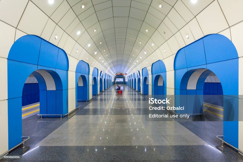 アルマトイ カザフスタンのバイコヌール地下鉄駅の内部の装飾 アルマトイのストックフォトや画像を多数ご用意 アルマトイ, 地下鉄