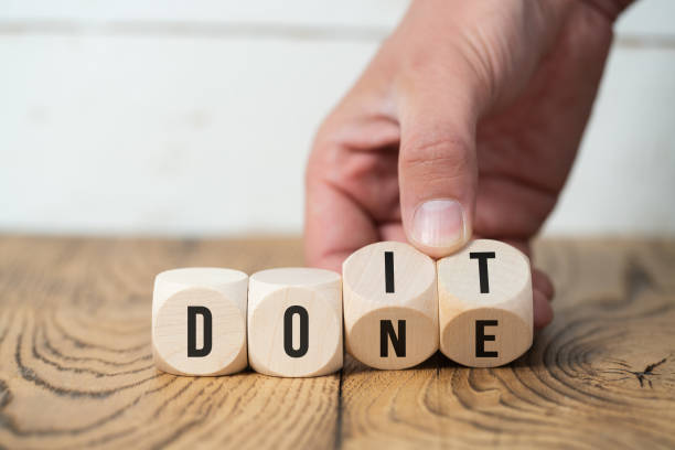istock hand flips two cubes with letters, changing the word 'don't' into 'do it' 1094073946