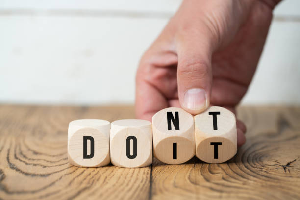 istock hand flips two cubes with letters, changing the word 'don't' into 'do it' 1094074650