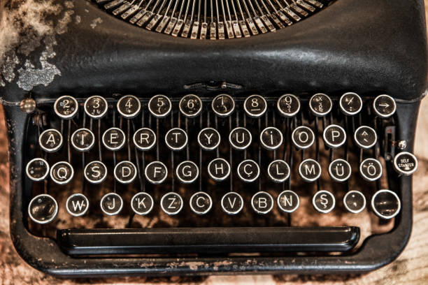 vintage typewriter - typebar business retro revival letter imagens e fotografias de stock