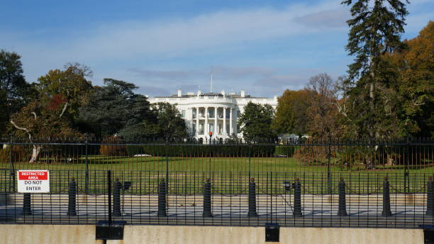 istock White House South Side / The White House on a sunny day. 1094089110