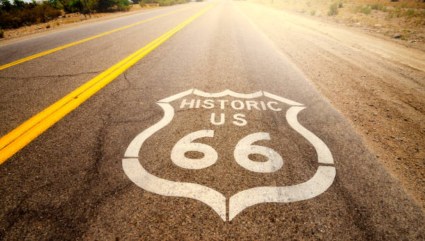 histórica rota 66 na califórnia - route 66 california road sign - fotografias e filmes do acervo