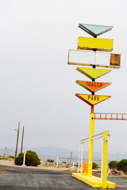 old-fashioned sign on route 66, arizona. - route 66 old fashioned roadside commercial sign imagens e fotografias de stock