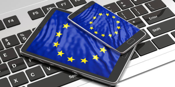 unión europea online elección. dispositivos electrónicos con pantalla de bandera de eu. ilustración 3d - euro symbol currency internet computer keyboard fotografías e imágenes de stock