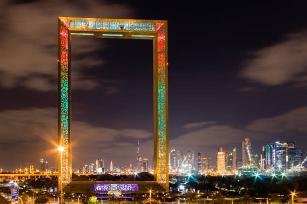 Dubai skyline and the Frame Dubai skyline and the Frame at night souk stock pictures, royalty-free photos & images