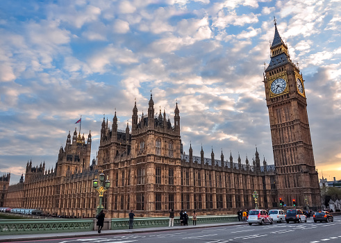 Casas del Parlamento y Big Ben al atardecer, Londres, Reino Unido photo
