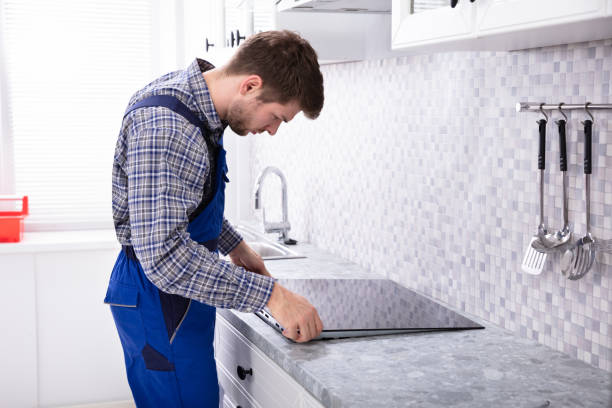 istock Repairman Installing Induction Stove 1094164036
