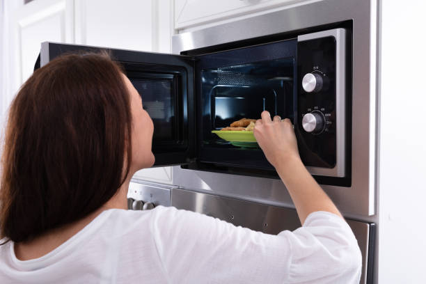 https://media.istockphoto.com/id/1094167288/photo/woman-heating-fried-food-in-microwave-oven.jpg?s=612x612&w=0&k=20&c=tnLL77wFUG1yRVMcU3GMxFc-AJuAZ0mVDcjZGIq0ics=