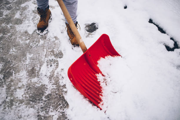 istock Man ready to for snow cleaning 1094184414