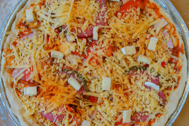 pizza with ham and cheese - pizza sauces chef making imagens e fotografias de stock