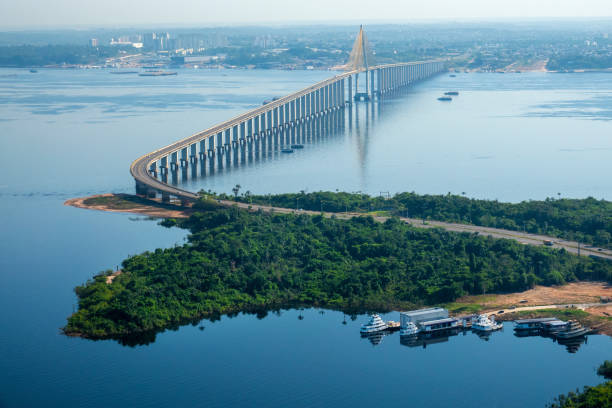 Jornalista Phelippe de Melo ponte em Manaus - foto de acervo