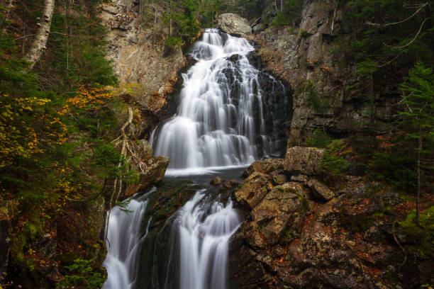 crystal cascade falls tuckerman ravine trail - tuckerman ravine foto e immagini stock