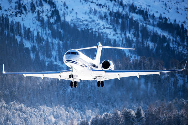 corporate jet - airfield mountain snow airport stock-fotos und bilder