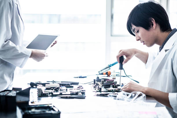 istock Researchers who work carefully while checking the procedure. 1094304798