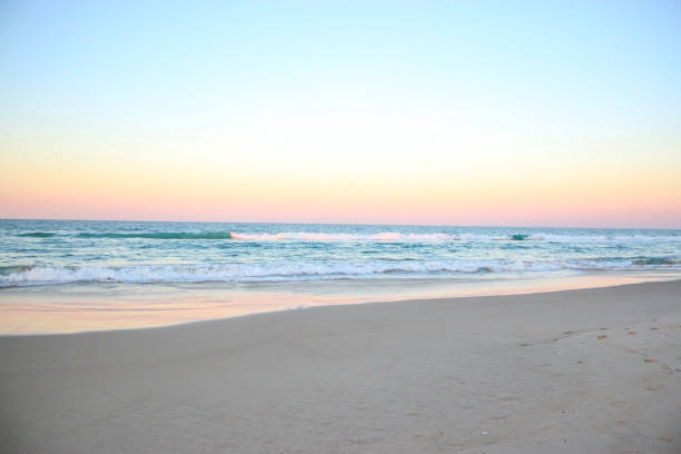 mar horizonte océano tropical verano rosa cielo - sunset sea tranquil scene sunrise fotografías e imágenes de stock