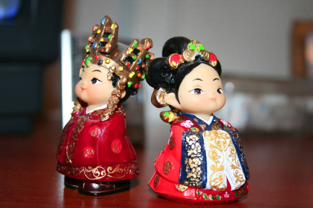 istock south korean couple figured decorating ornament 1094329492