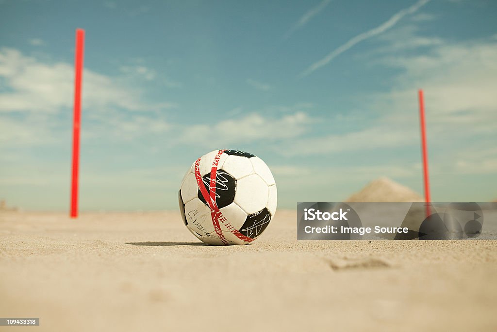 Fútbol en la arena en la playa - Foto de stock de Arena libre de derechos