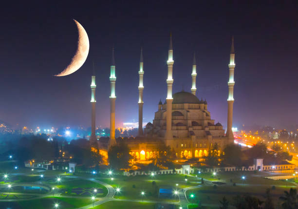 istock Sabanci Mosque and Grand Moon / Adana 1094387254