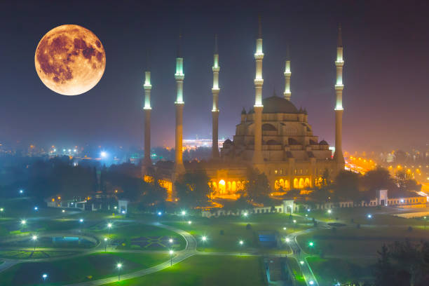 istock Sabanci Mosque and Grand Moon / Adana 1094389852