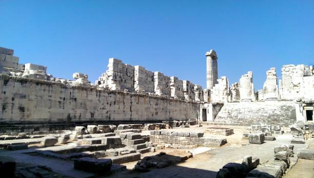 istock holiday in ancient greek city 1094424016