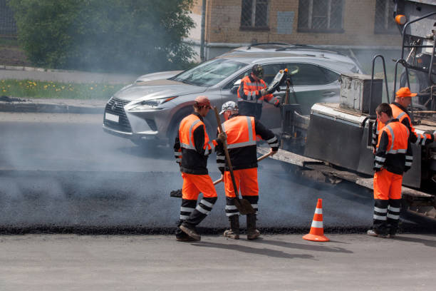 road building. repair and replacement of old asphalt pavement. men at work. asphalt layover. - editorial land vehicle construction equipment built structure imagens e fotografias de stock