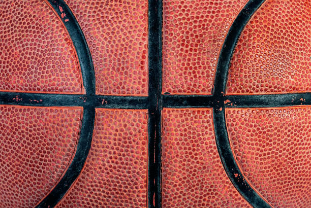 partie du vieux ballon de basket - basketball business basketball hoop slam dunk photos et images de collection