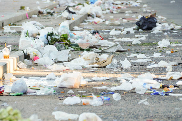 istock Dirty street 1094525194