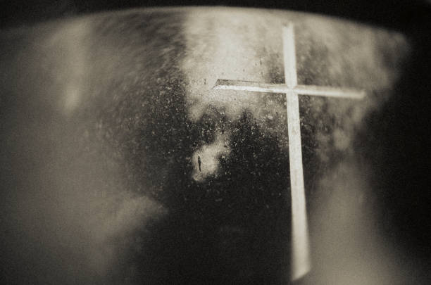 istock Crucifix - it is not the end 1094529918