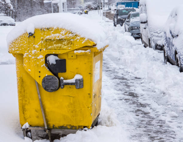 istock Yellow ton in snow chaos 1094567976