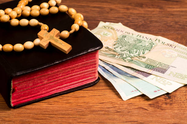 istock Rosary lying on the book with Polish banknotes in the background 1094614968
