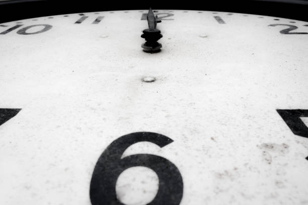 zbliżenie zabytkowego zegara przemysłowego - clock face number 11 clock antique zdjęcia i obrazy z banku zdjęć