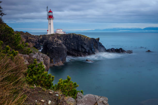 wyspa vancouver - storm lighthouse cloudscape sea zdjęcia i obrazy z banku zdjęć