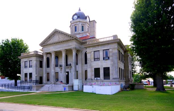 istock Poinsett County Courthouse 1/2 1094728620