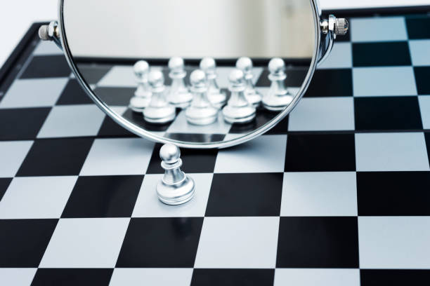 istock A pawn looking in the mirror 1094776322