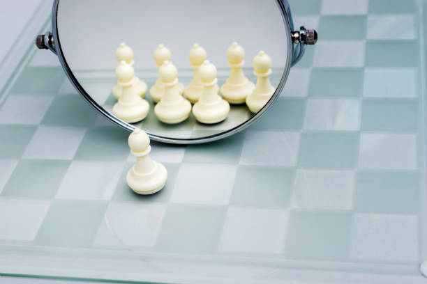 istock A pawn looking in the mirror 1094776328