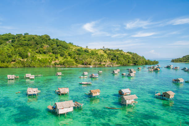 istock borneo sea gypsy water village 1094777088