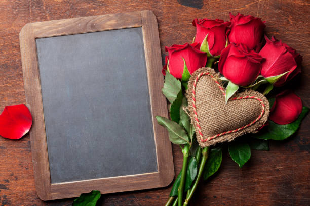 istock Valentine's day greeting card with roses 1094815912