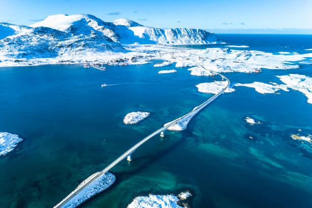 vista aérea de invierno soleado noruega - norte de noruega fotografías e imágenes de stock