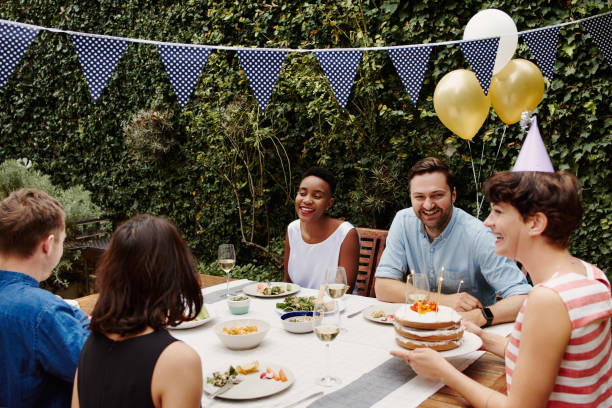 istock All her friends are here 1094837880